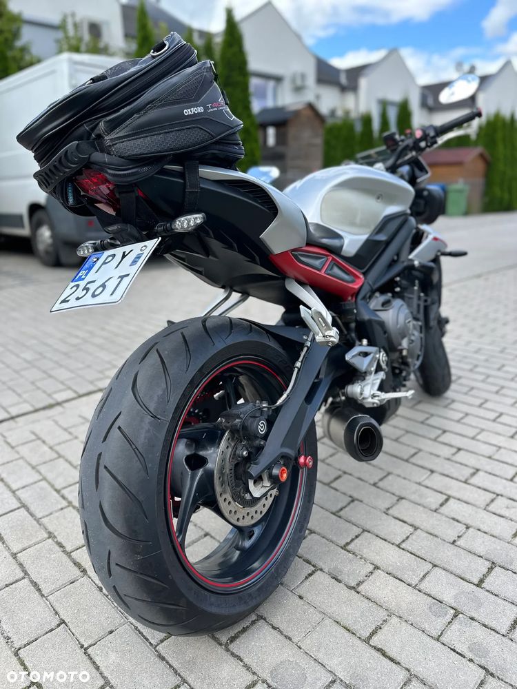 Triumph Street Triple - 4