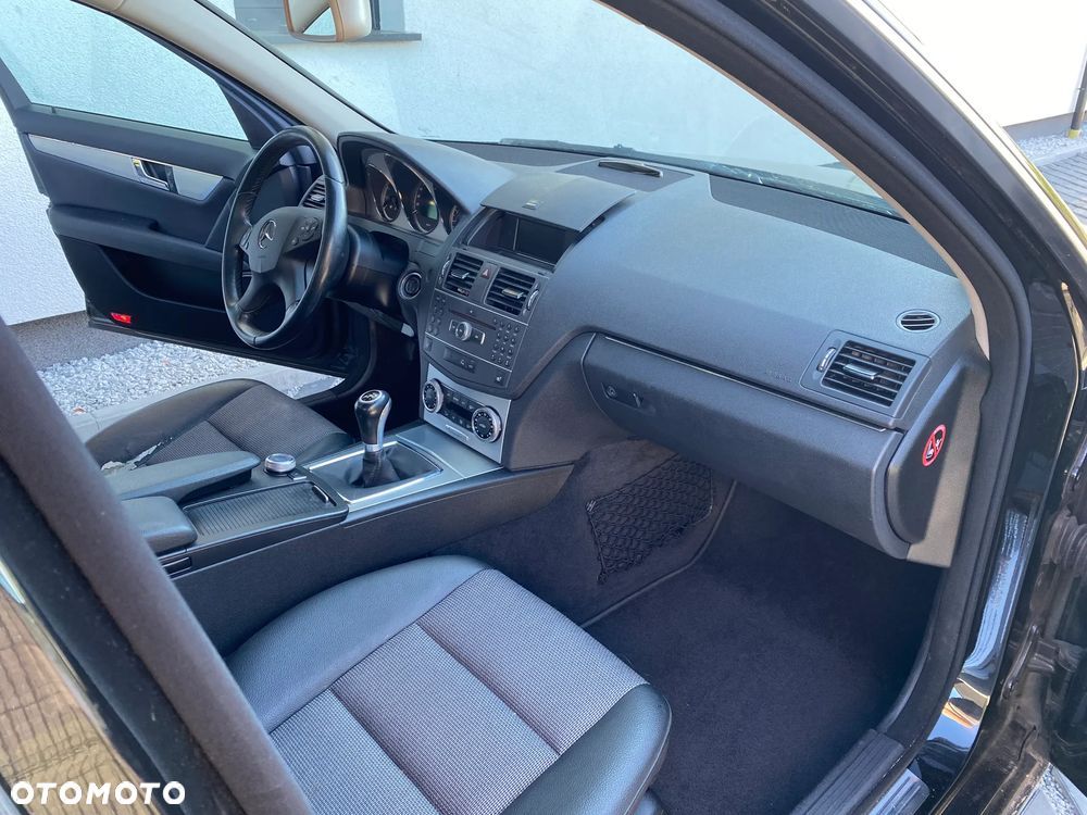 Mercedes-Benz Klasa C 180 CGI BlueEFFICIENCY Avantgarde - 10