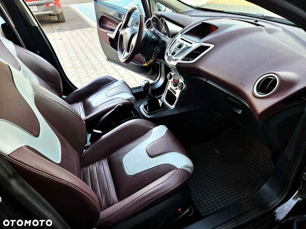 Ford Fiesta - 11