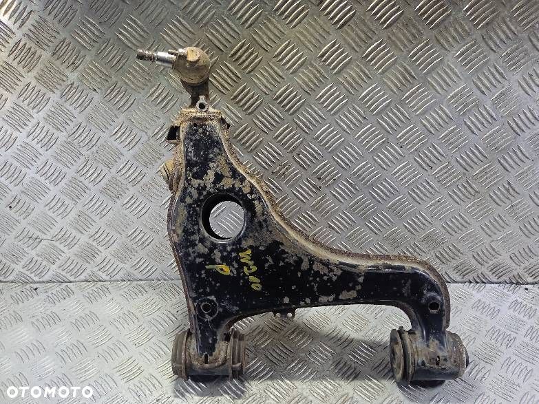 WAHACZ PRAWY PRZEDNI MERCEDES-BENZ 210 - 1