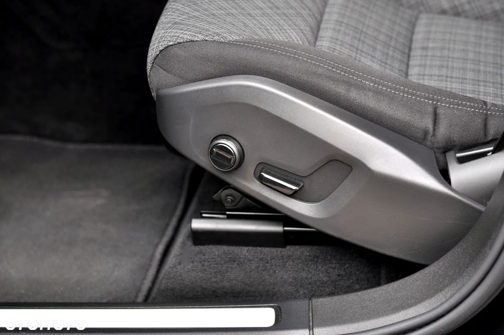 Volvo XC 60 B4 B Geartronic Momentum Pro - 16
