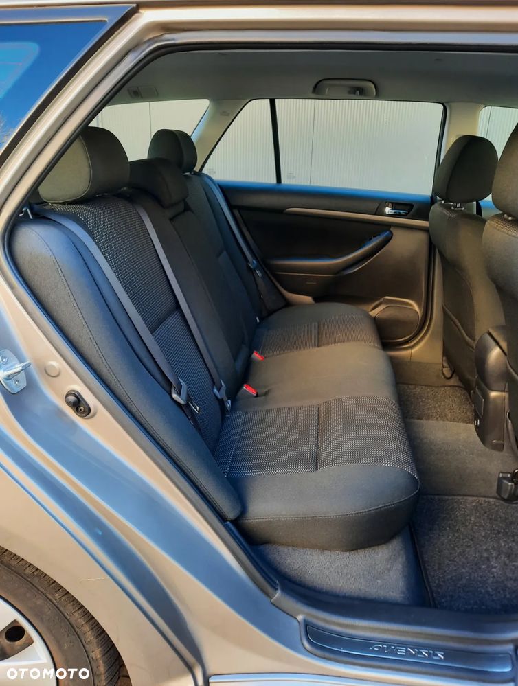 Toyota Avensis 1.8 VVT-i Combi Sol - 11