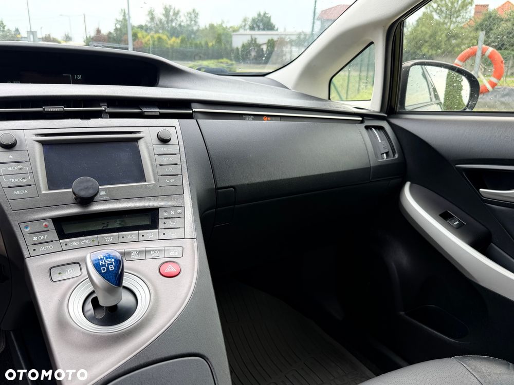 Toyota Prius 1.8 HSD Prestige - 12