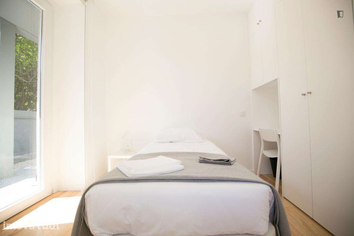 Quarto - localizado em Carcavelos Lisbon - Grande imagem: 5/50