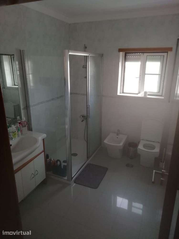 Alugo quarto no centro de Loures - Grande imagem: 4/5