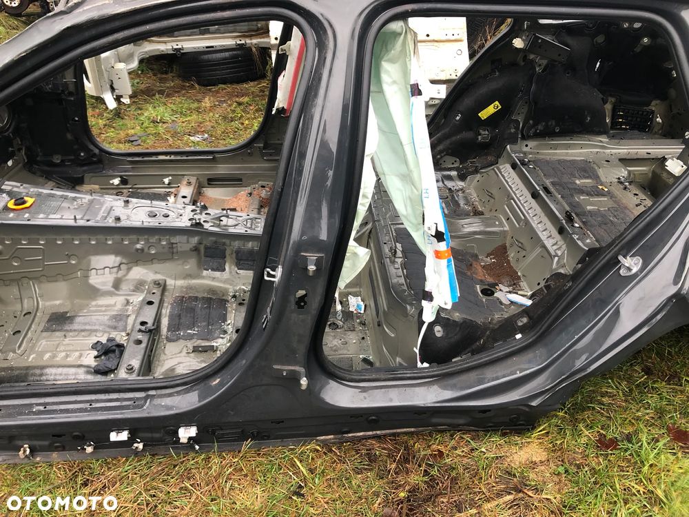 KAROSERIA Z DOKUMENTAMI BMW 3 G21 320d - 11