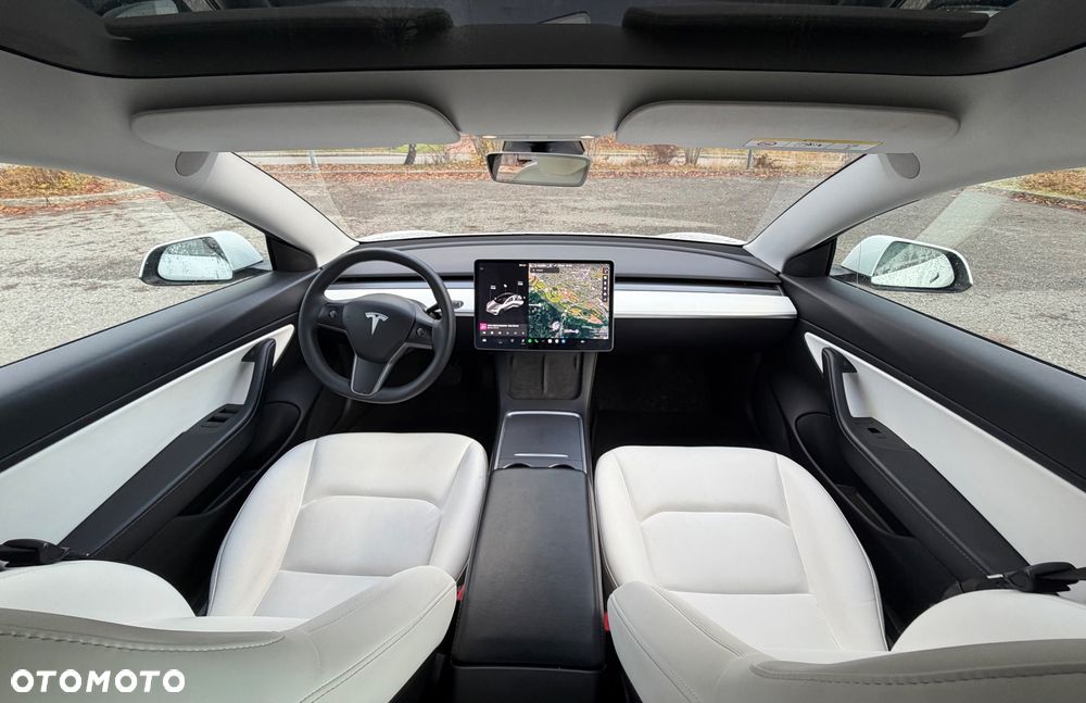 Tesla Model 3 - 7