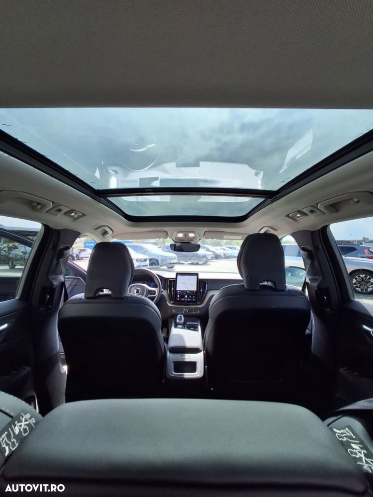 Volvo XC 60 B5 AT AWD MHEV Plus Dark - 10