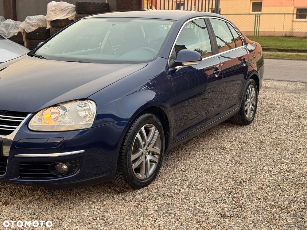 Volkswagen Jetta 1.4 TSI Sportline - 2