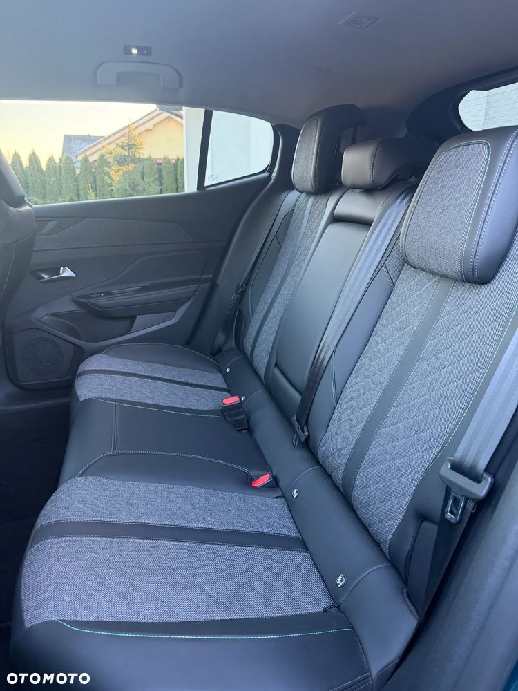 Peugeot 408 1.6 Plug-In Hybrid 225 Allure EAT8 - 27