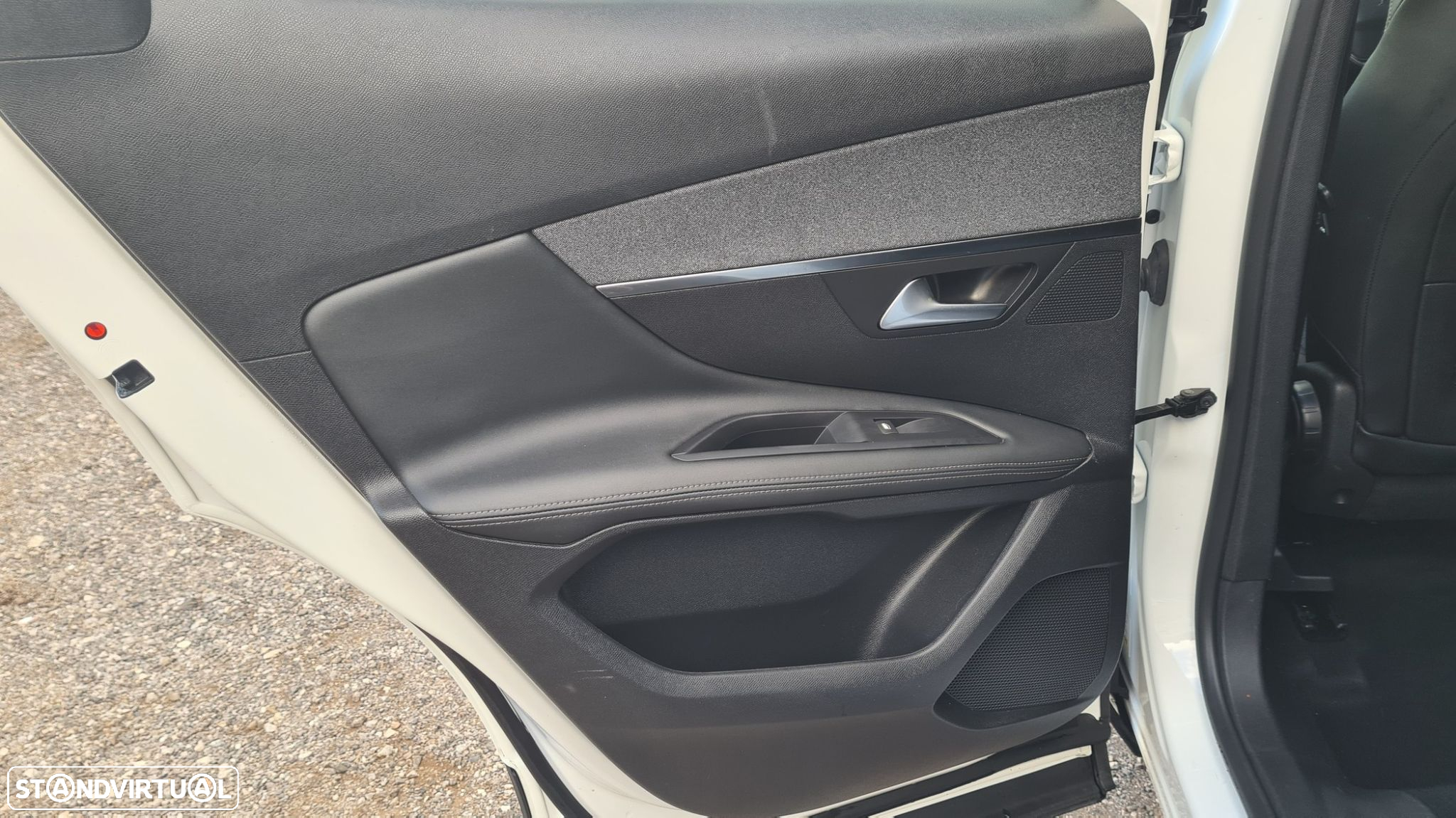 Peugeot 3008 1.5 BlueHDi Allure EAT8 - 49