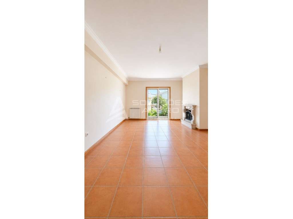 Apartamento T2 com Suite, Garagem, Varandas, Sótão - Grande imagem: 4/33