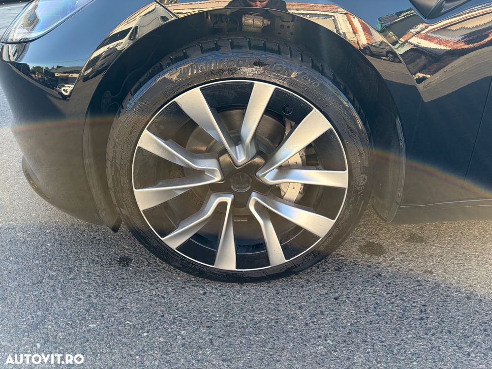 Tesla Model 3 - 10