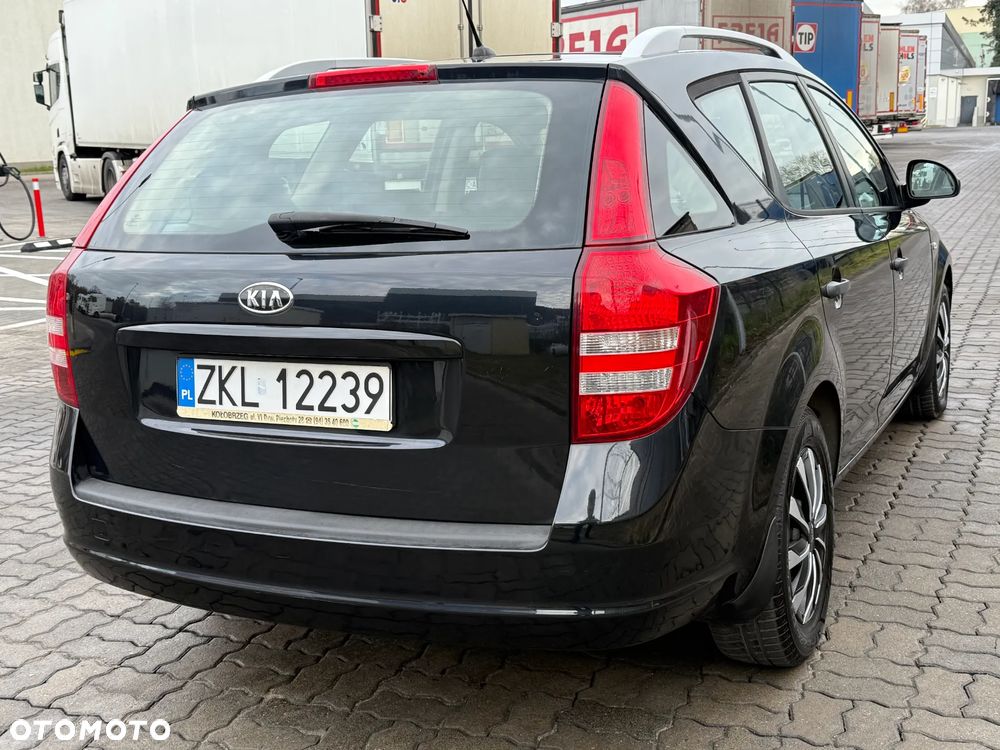 Kia Ceed - 13