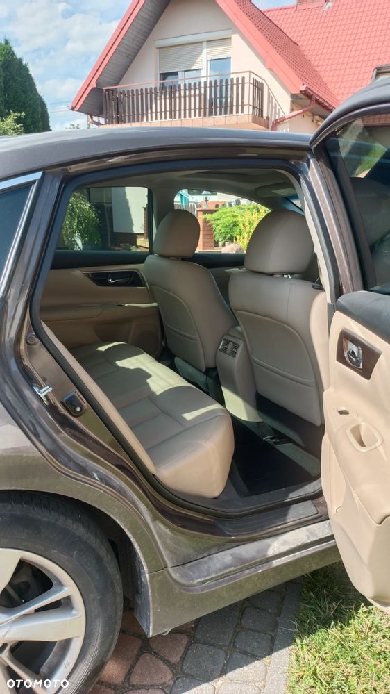 Nissan Altima - 6