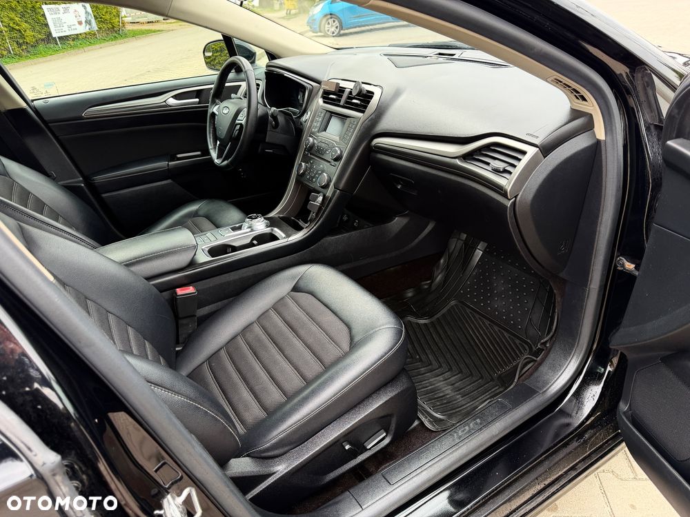 Ford Fusion - 27