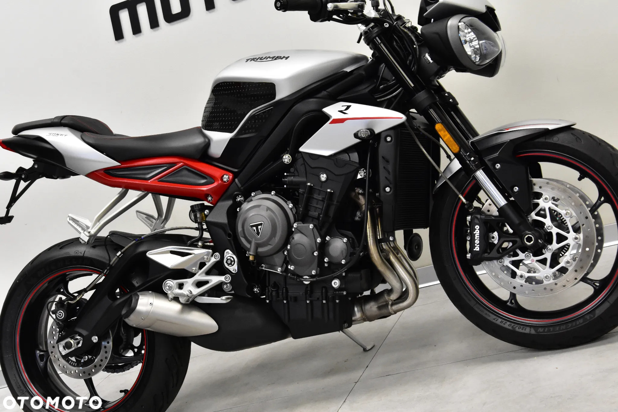 Triumph Street Triple - 11