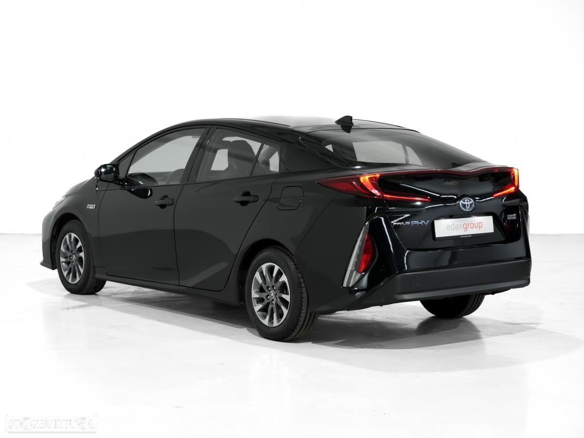 Toyota Prius 1.8 Plug-In Luxury - 4