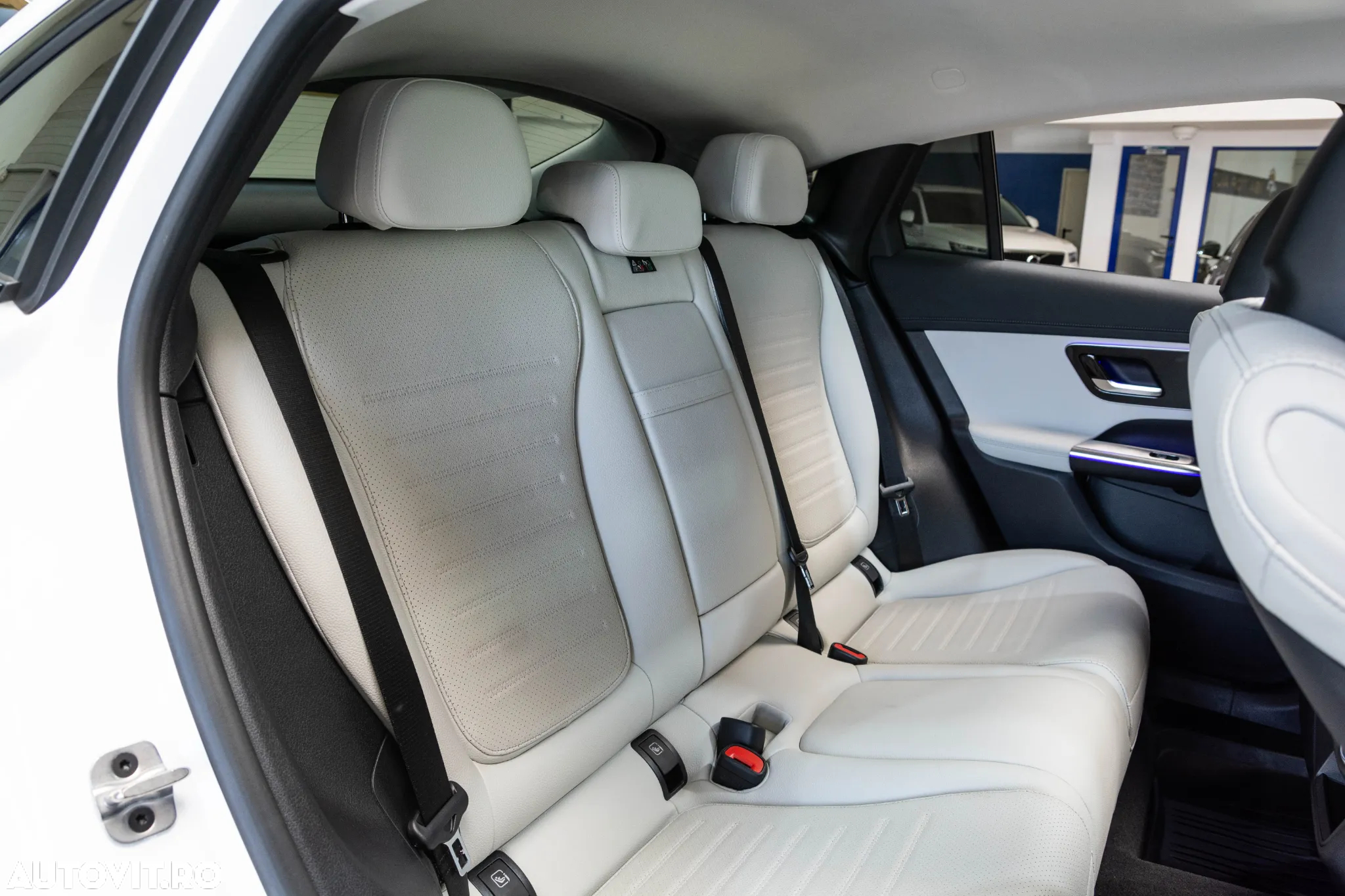 Mercedes-Benz GLC Coupe 300 e 4Matic 9G-TRONIC AMG Line Advanced - 38