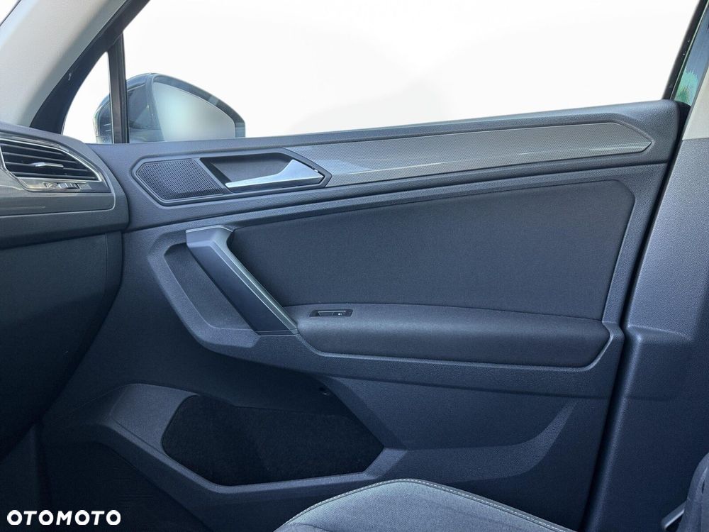 Volkswagen Tiguan - 24
