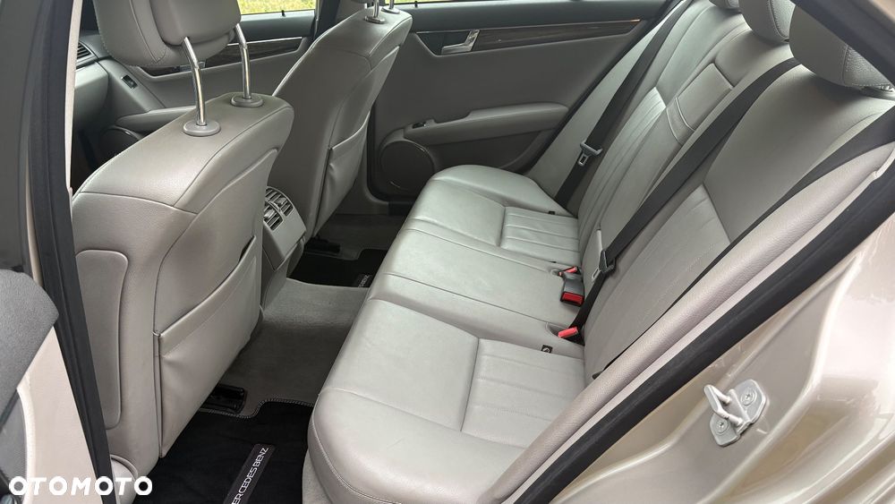 Mercedes-Benz Klasa C 280 7G-TRONIC Elegance - 23