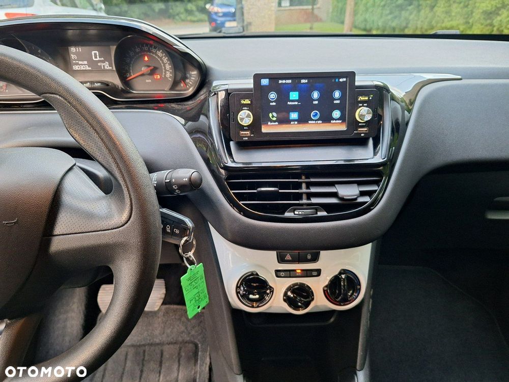 Peugeot 208 - 12
