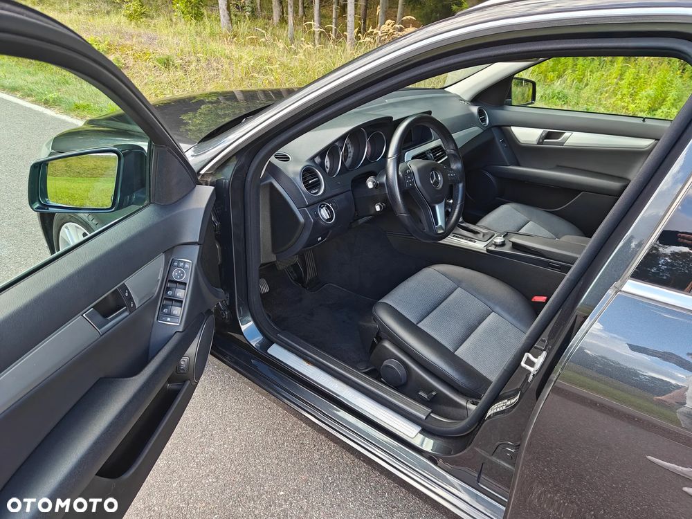Mercedes-Benz Klasa C 200 CDI DPF (BlueEFFICIENCY) 7G-TRONIC Avantgarde - 22