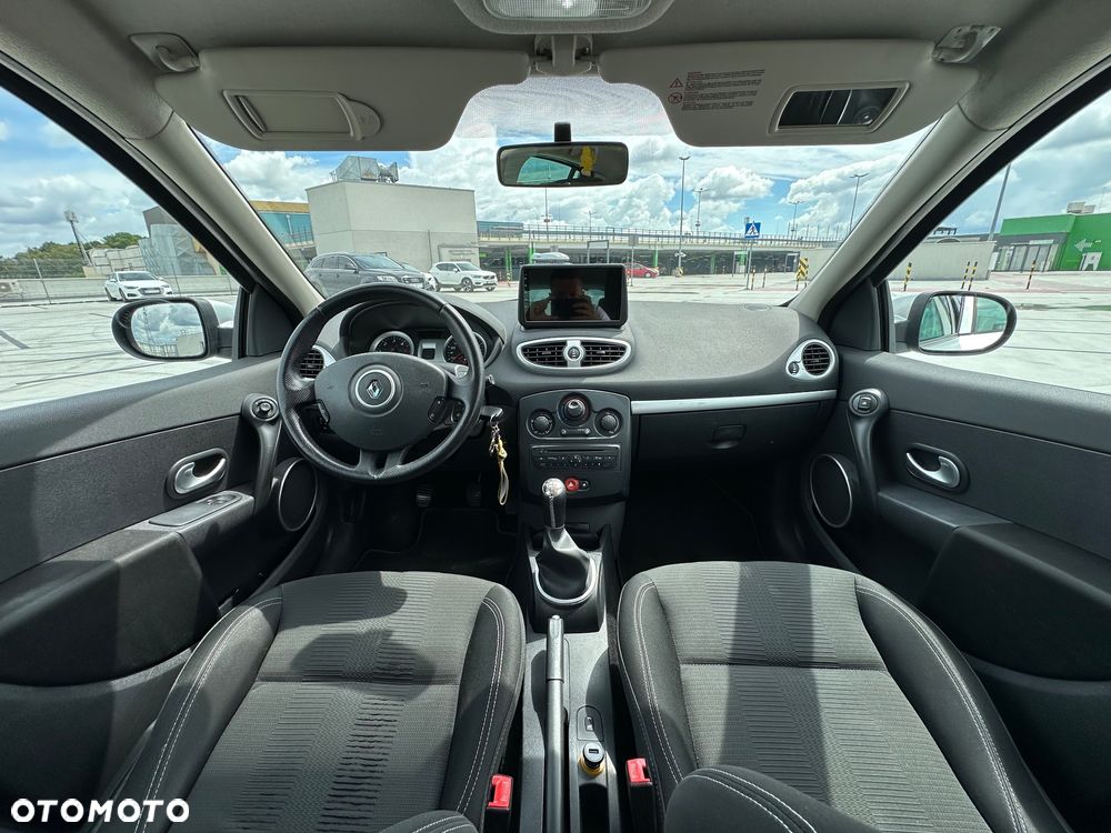 Renault Clio - 11
