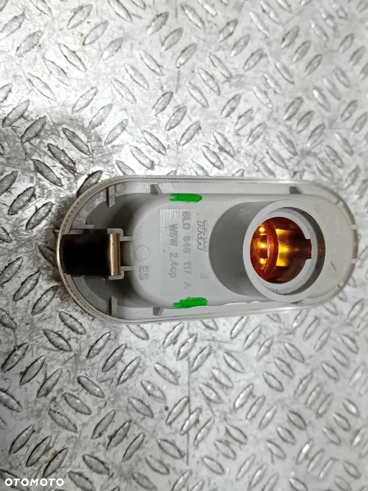 kierunkowskaz błotnika przód Seat Exeo 2010 6L0949117A - 3