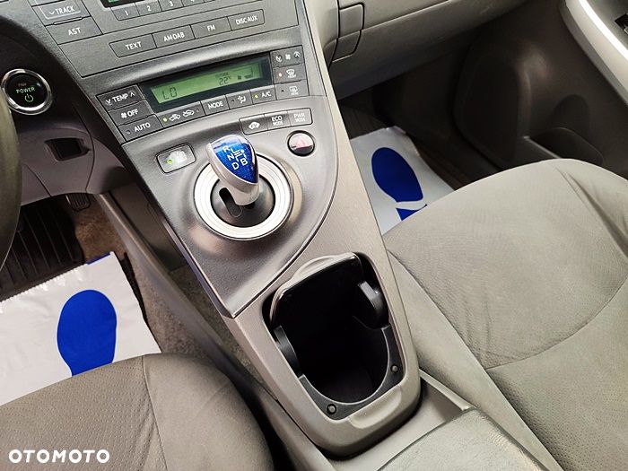 Toyota Prius - 30