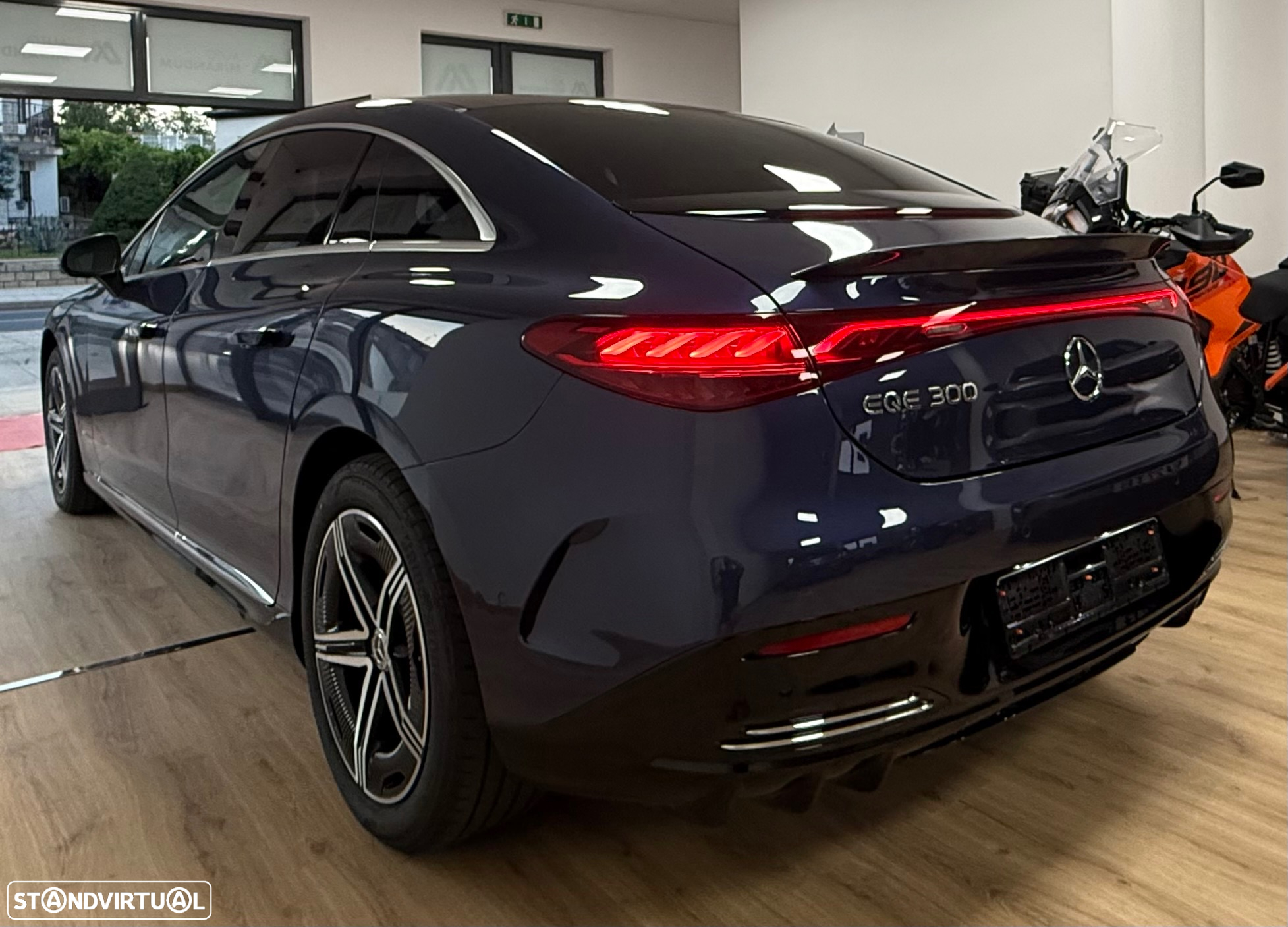 Mercedes-Benz EQE - 7