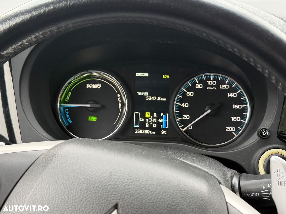 Mitsubishi Outlander - 5