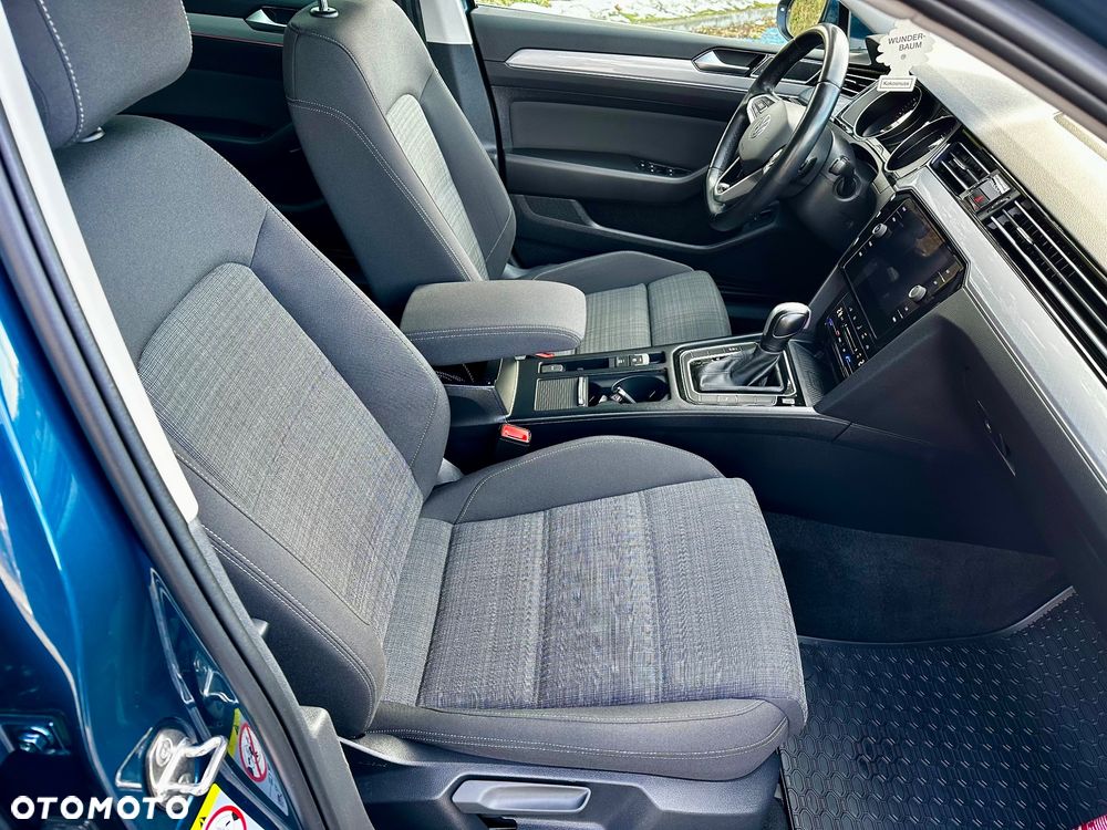 Volkswagen Passat - 8