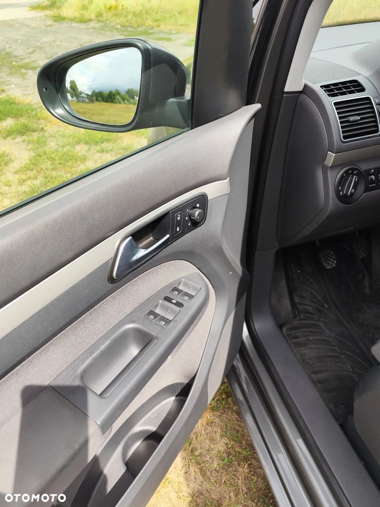 Volkswagen Touran 1.6 TDI DPF BlueMotion Technology Comfortline - 9