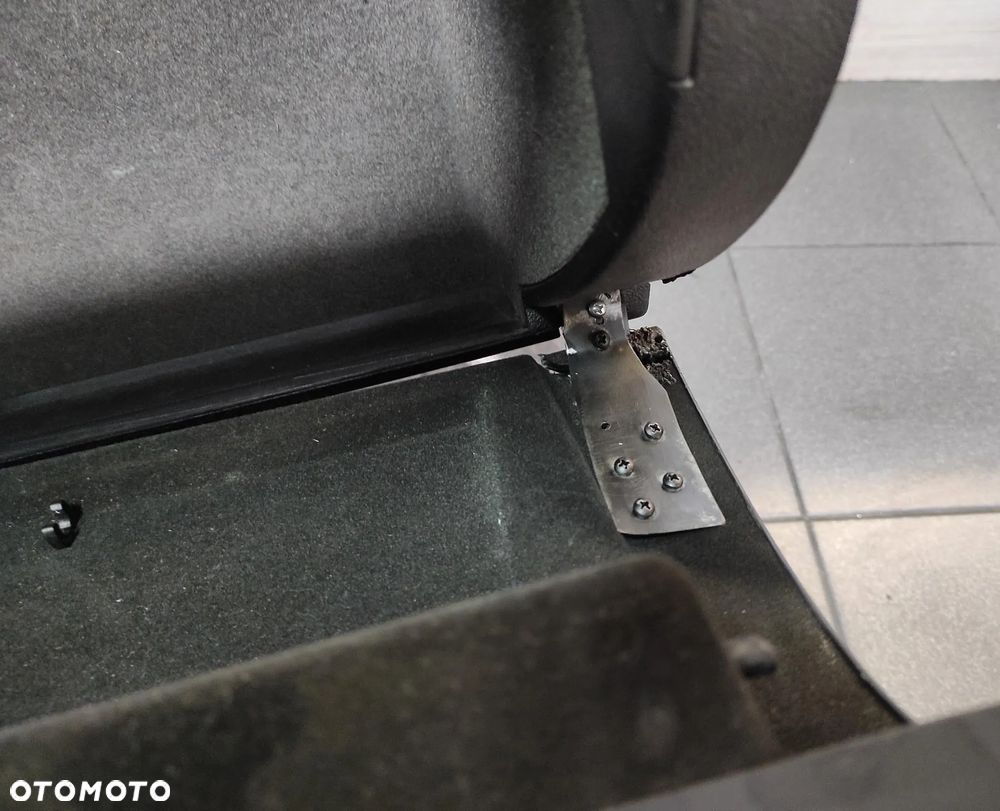 SCHOWEK PASAŻERA A3 8P CZARNY 1 - 6