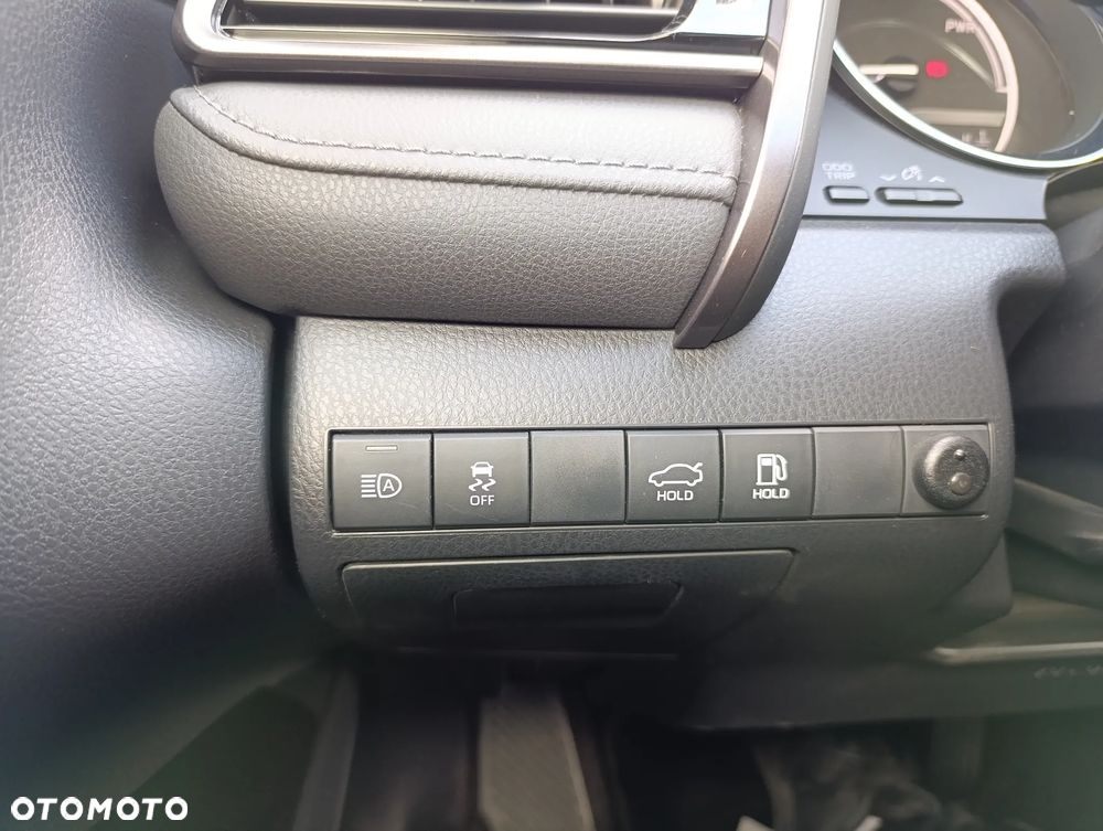 Toyota Camry 2.5 Hybrid Comfort CVT - 22