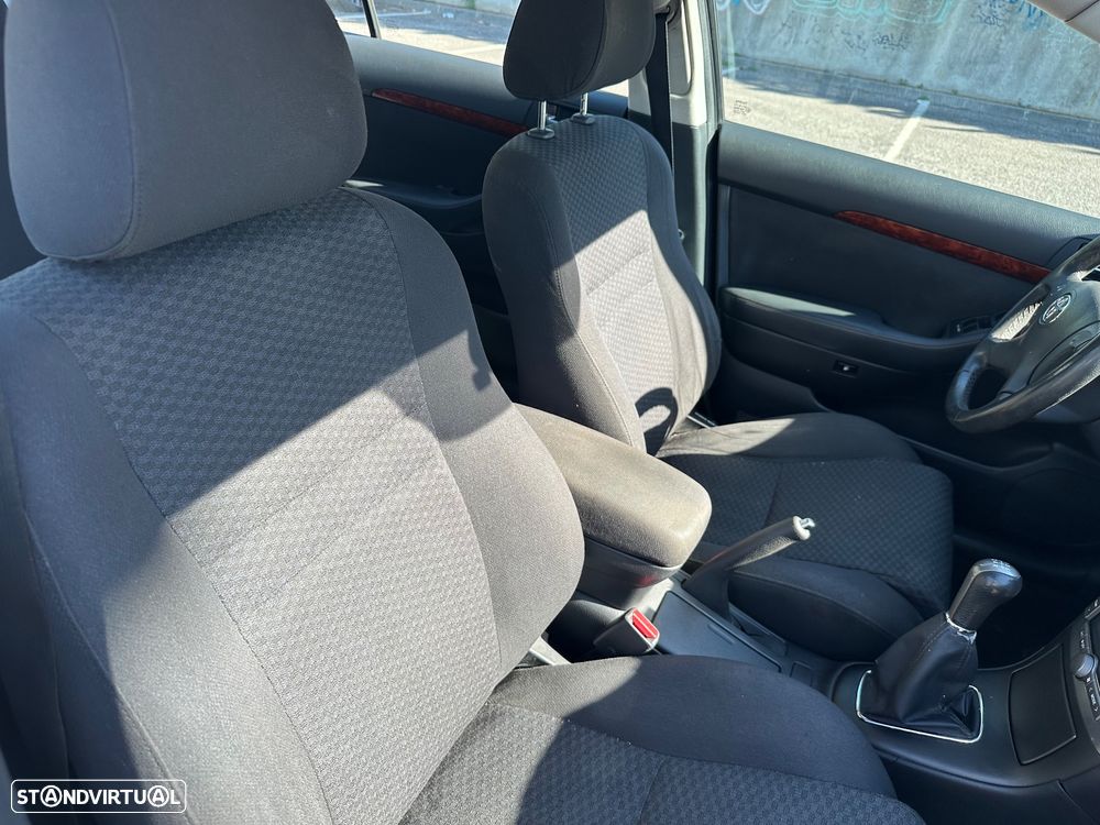 Toyota Avensis S/D 1.6 Sol - 18