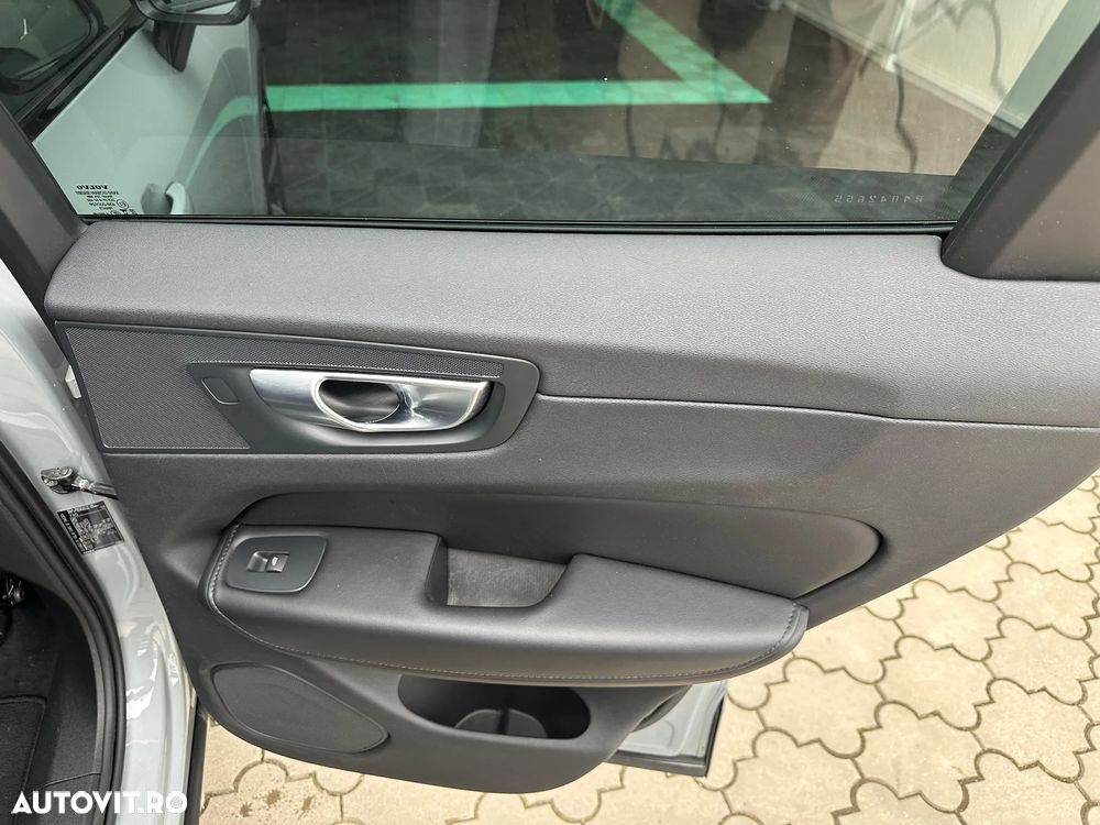 Volvo XC 60 B4 D Ultimate Dark - 19