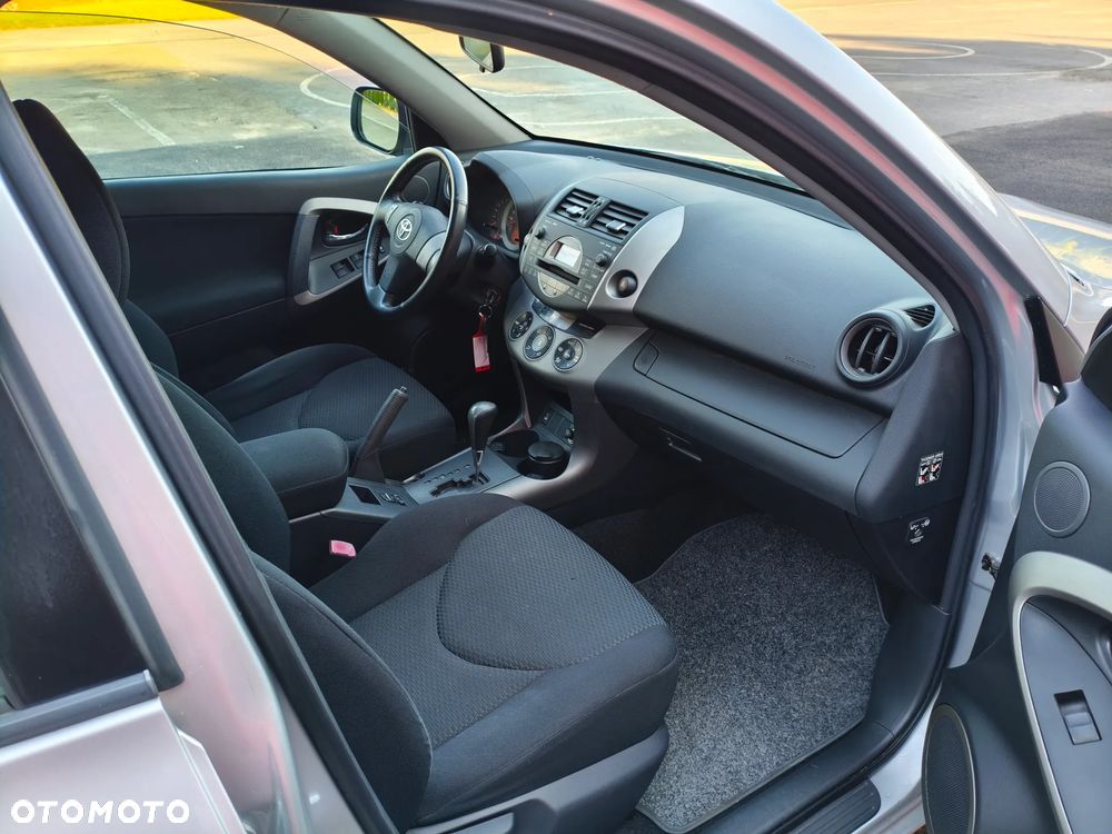 Toyota RAV4 2.0 4x4 Automatik Sol - 9