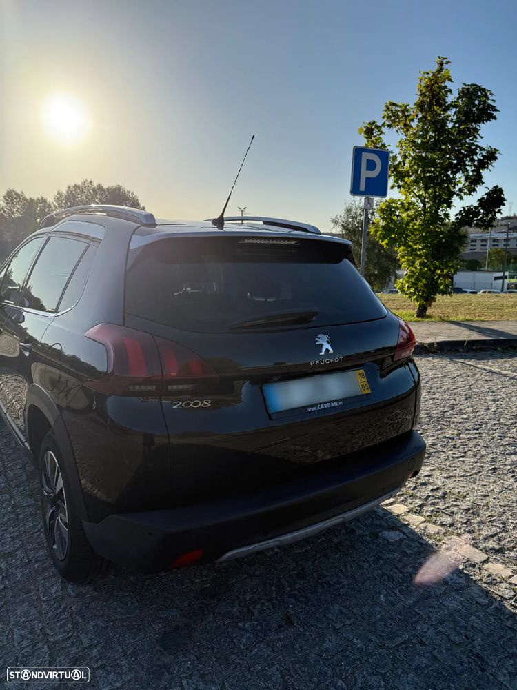 Peugeot 2008 1.2 PureTech Allure - 3