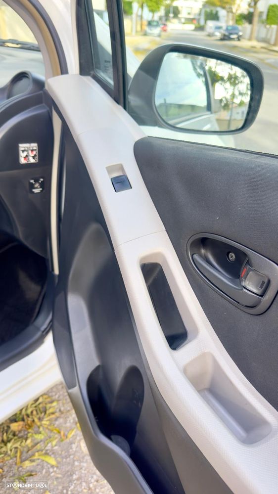 Toyota Yaris 1.0 VVT-i Life - 15