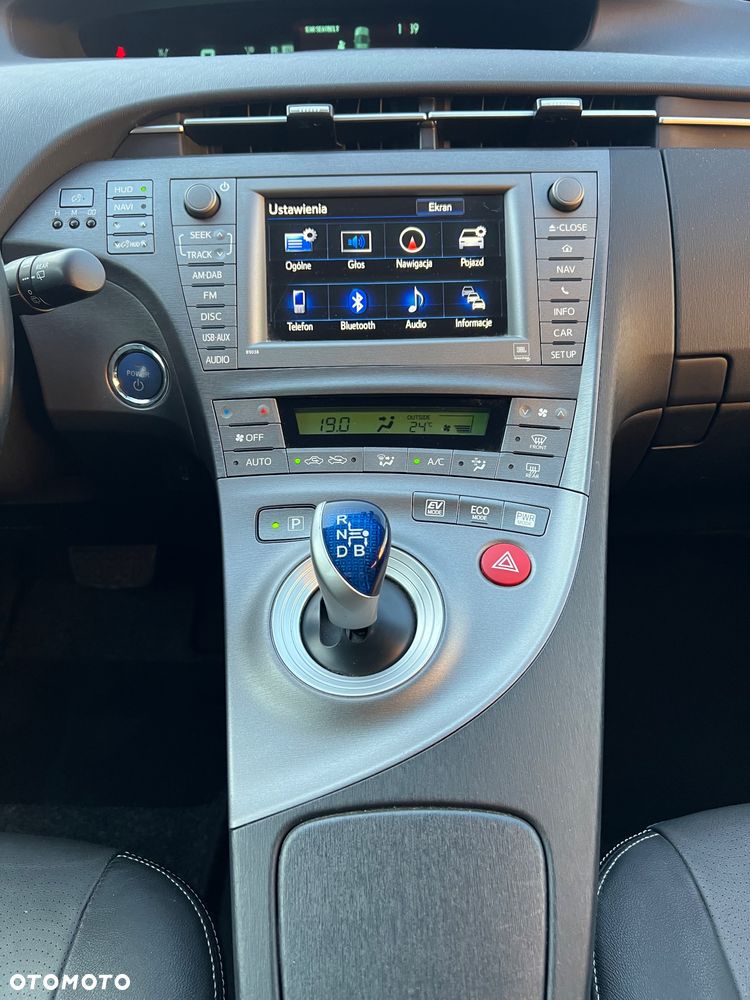 Toyota Prius (Hybrid) Executive - 30