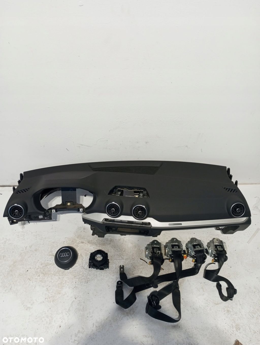 Konsola pulpit deska AUDI Q2 81A - 1