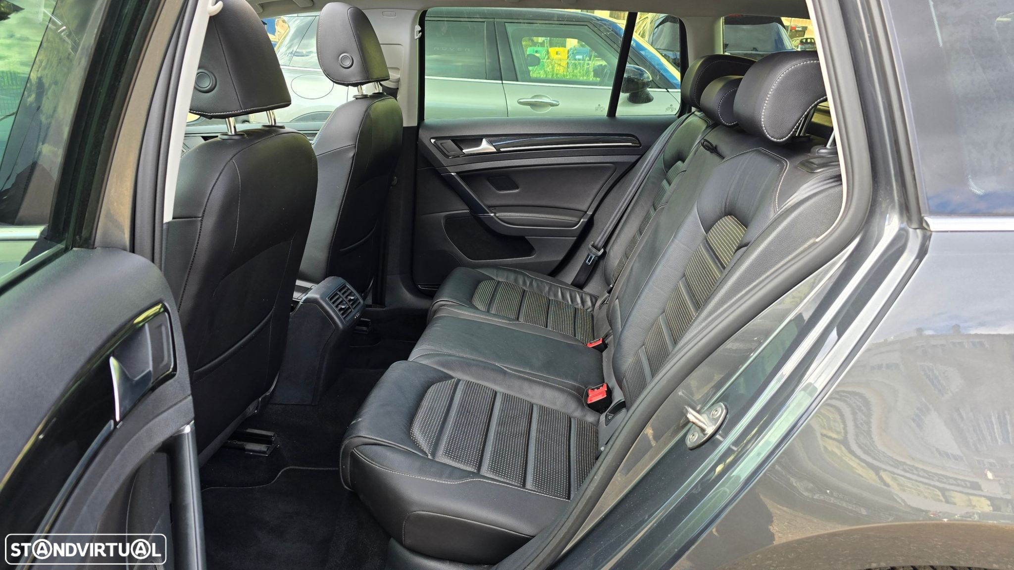 VW Golf Variant 1.6 TDi Highline DSG - 48