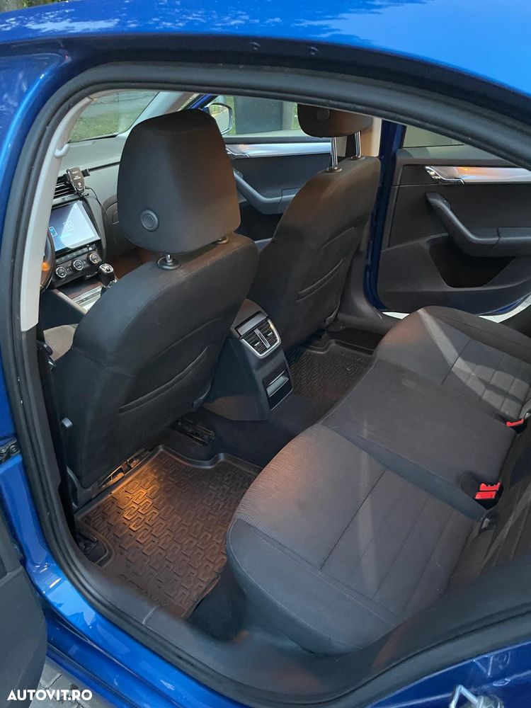 Skoda Octavia 1.4 TSI ELEGANCE - 9