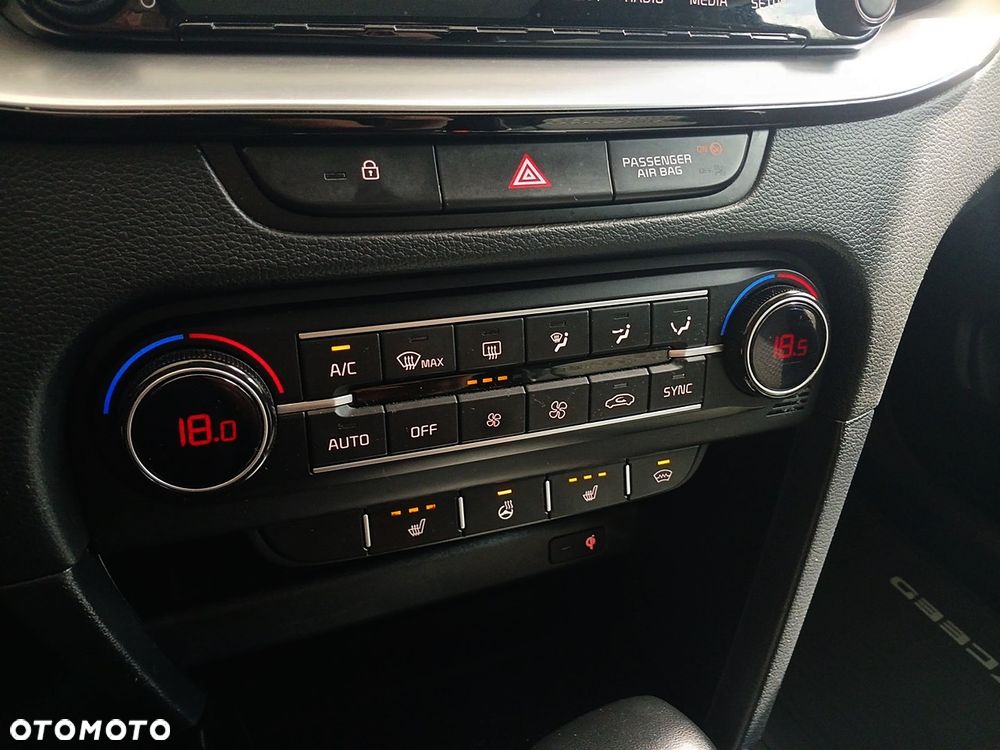 Kia XCeed 1.6 T-GDI Business Line DCT - 24