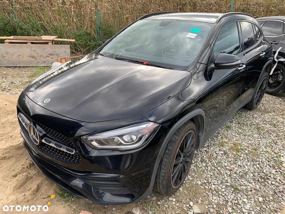 Mercedes-Benz GLA - 8