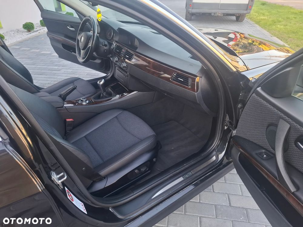 BMW Seria 3 320d xDrive - 19