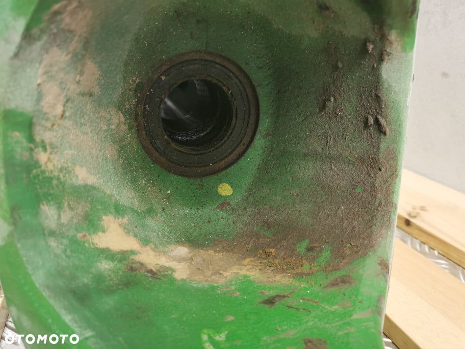 John Deere serii 6000 {Obudowa półosi} - 6