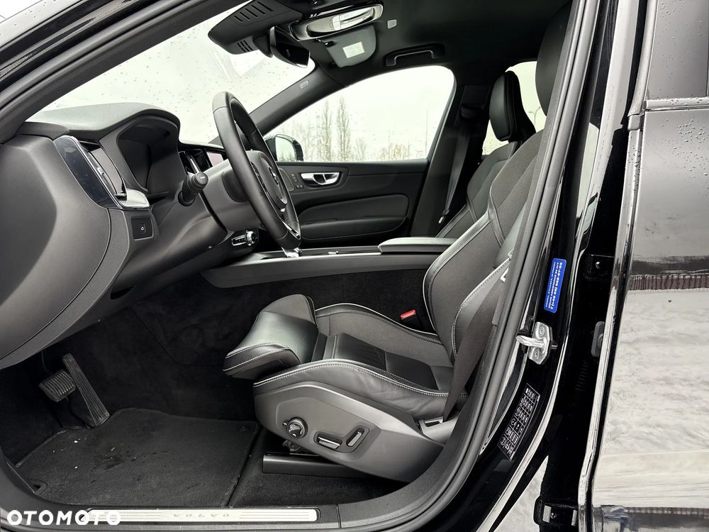 Volvo XC 60 B4 B Plus Dark - 11